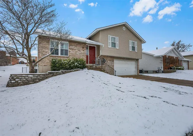 Photo 2 of Sale Pending at 1029 Apricot Dr, Saint Charles, MO 63301 | MLS# 24072430 | Listing updated on 2024-12-17