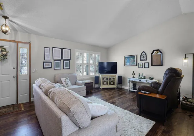 Photo 3 of Sale Pending at 1029 Apricot Dr, Saint Charles, MO 63301 | MLS# 24072430 | Listing updated on 2024-12-17