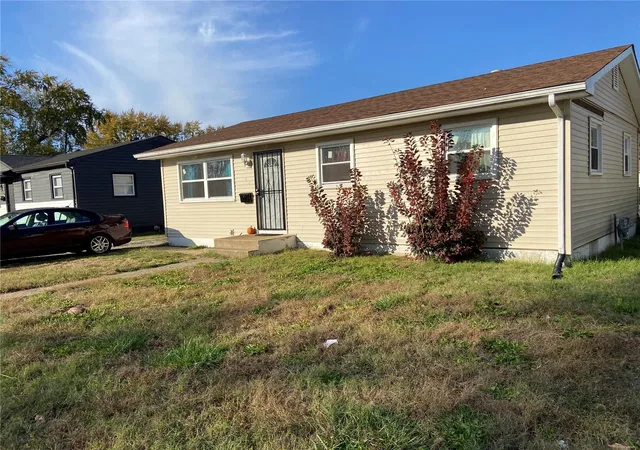 Photo 3 of Single family home for sale at 23 School St, East Saint Louis, IL 62206 | MLS# 24072468 | Listing updated on 2024-12-10