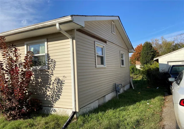 Photo 3 of Single family home for sale at 23 School St, East Saint Louis, IL 62206 | MLS# 24072468 | Listing updated on 2024-12-10