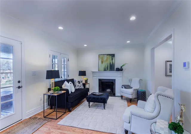 Photo 4 of Single family home for sale at 7206 Lindell Blvd, Saint Louis, MO 63130 | MLS# 24072525 | Listing updated on 2024-12-15