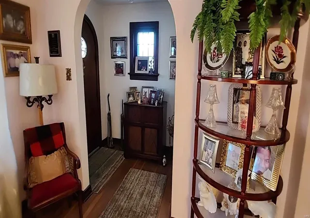 Photo 2 of Sale Pending at 2826 Colonial Ave, Saint Louis, MO 63121 | MLS# 24072551 | Listing updated on 2024-11-28