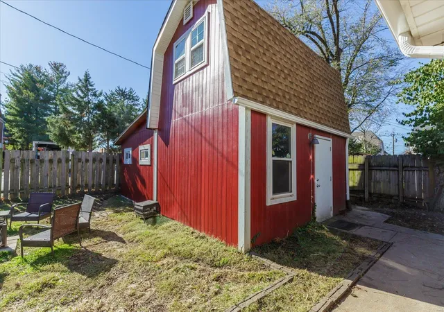 Photo 4 of Single family home for sale at 611 Washington St, Saint Charles, MO 63301 | MLS# 24072591 | Listing updated on 2024-12-10