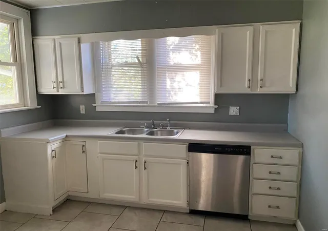 Photo 2 of Single family home for sale at 2620 Iowa St, Granite City, IL 62040 | MLS# 24072625 | Listing updated on 2024-11-25