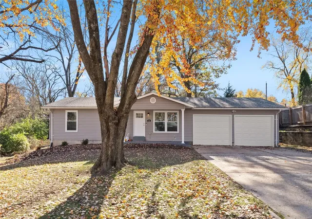 Photo 1 of Sale Pending at 11 Highland Dr, Saint Charles, MO 63303 | MLS# 24072657 | Listing updated on 2024-12-09
