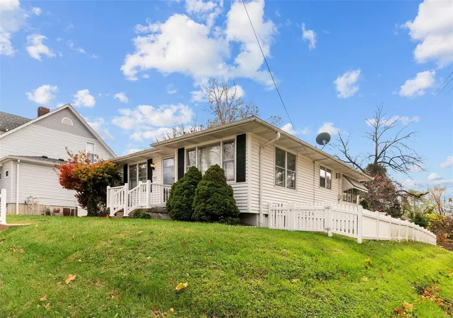 Photo 2 of Sale Pending at 7320 Canterbury Ave, Saint Louis, MO 63143 | MLS# 24072732 | Listing updated on 2024-12-17