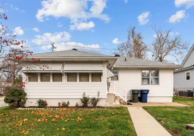 Photo 3 of Sale Pending at 7320 Canterbury Ave, Saint Louis, MO 63143 | MLS# 24072732 | Listing updated on 2024-12-17