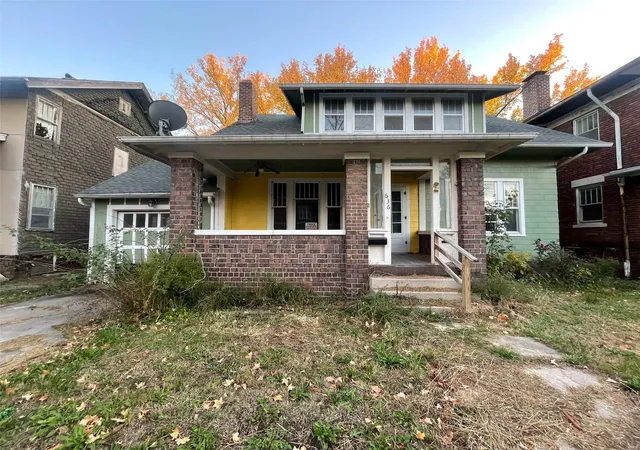 Photo 1 of Single family home for sale at 636 W Logan St, Moberly, MO 65270 | MLS# 24072769 | Listing updated on 2024-12-09