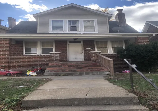 Photo 1 of Single family home for sale at 4566 Lewis Pl, Saint Louis, MO 63113 | MLS# 24072815 | Listing updated on 2025-01-26