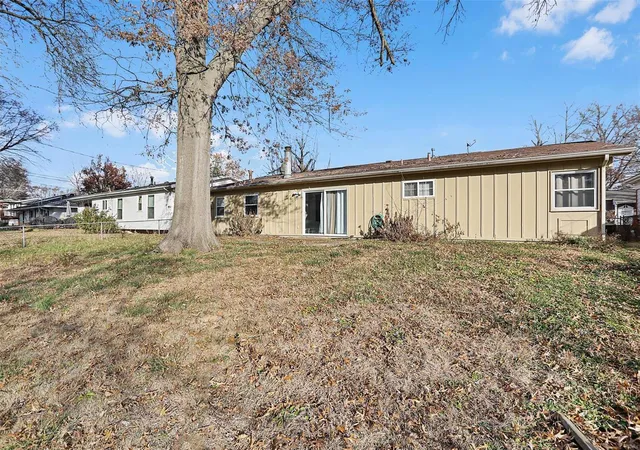 Photo 15 of Single family home for sale at 325 Sumter Dr, Belleville, IL 62221 | MLS# 24072854 | Listing updated on 2025-03-16