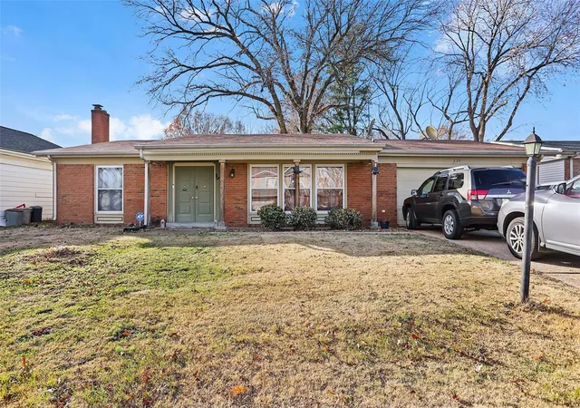 Photo 1 of Single family home for sale at 325 Sumter Dr, Belleville, IL 62221 | MLS# 24072854 | Listing updated on 2025-03-16
