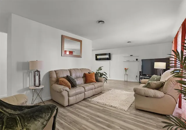 Photo 2 of Single family home for sale at 325 Sumter Dr, Belleville, IL 62221 | MLS# 24072854 | Listing updated on 2025-03-16
