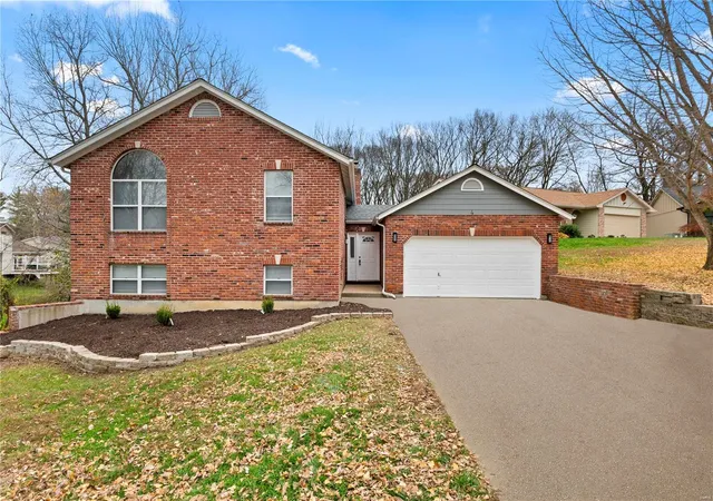 Photo 2 of Single family home for sale at 4 Witten Ct, Saint Charles, MO 63301 | MLS# 24073002 | Listing updated on 2024-12-16
