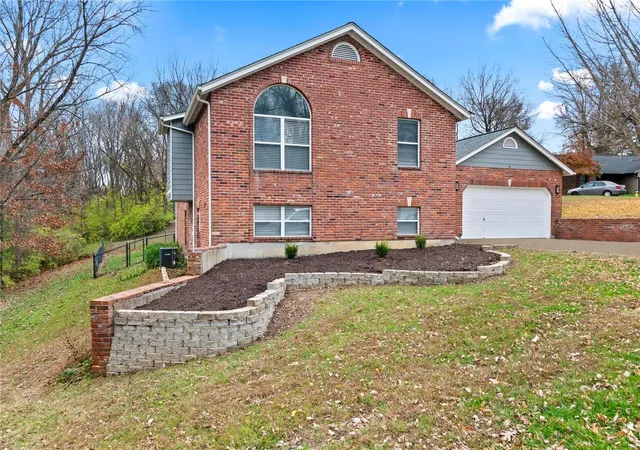 Photo 3 of Single family home for sale at 4 Witten Ct, Saint Charles, MO 63301 | MLS# 24073002 | Listing updated on 2024-12-16