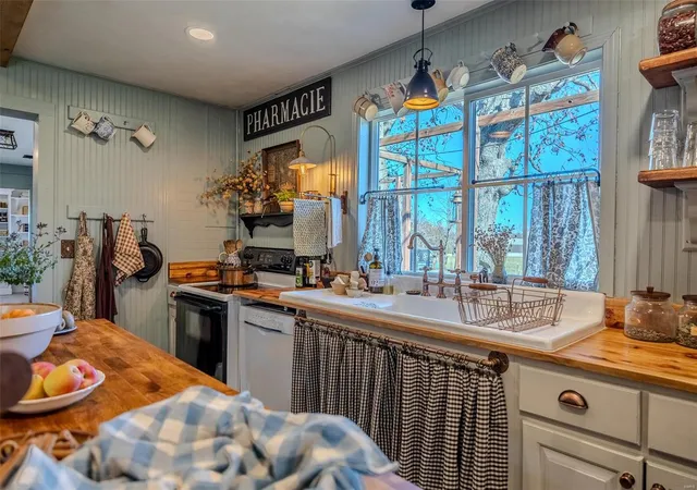 Photo 3 of Sale Pending at 20325 Kentucky Rd, Lebanon, MO 65536 | MLS# 24073026 | Listing updated on 2024-12-12