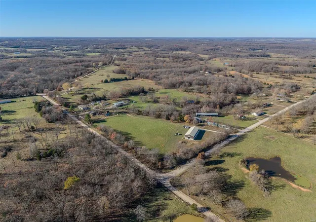 46th image of 20325 Kentucky Rd, Lebanon, MO 65536 | MLS# 24073031