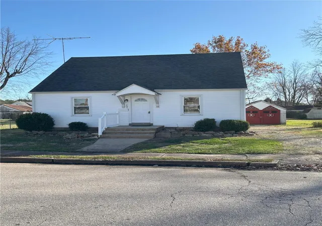 Photo 1 of Single family home for sale at 706 E Apple Ave, Owensville, MO 65066 | MLS# 24073046 | Listing updated on 2024-12-05