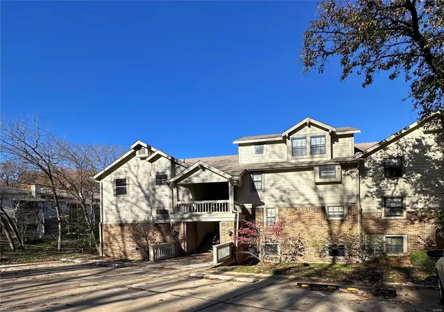 Photo 2 of Condo for sale at 12966 Bryce Cyn Dr #E, Maryland Heights, MO 63043 | MLS# 24073104 | Listing updated on 2024-12-19