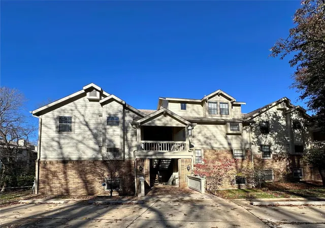 Photo 3 of Condo for sale at 12966 Bryce Cyn Dr #E, Maryland Heights, MO 63043 | MLS# 24073104 | Listing updated on 2024-12-19
