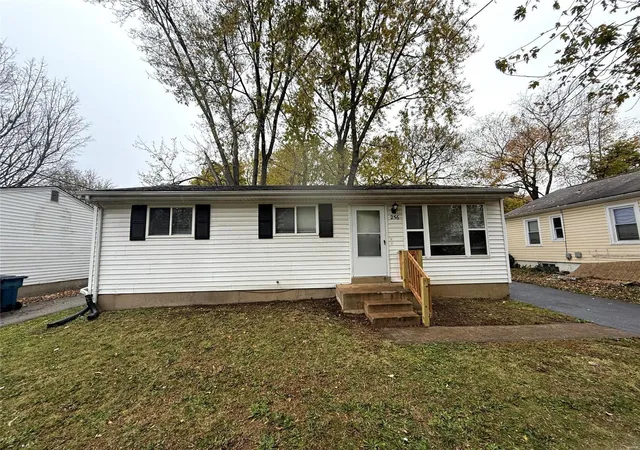 Photo 1 of Single family home for sale at 256 Connolly Dr, Saint Louis, MO 63135 | MLS# 24073139 | Listing updated on 2024-12-12