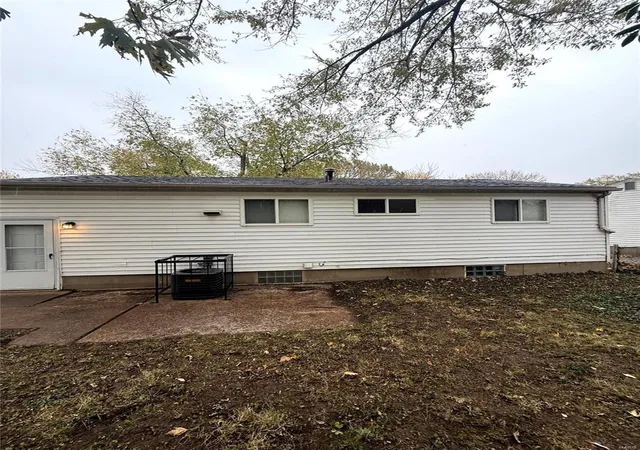 Photo 2 of Single family home for sale at 256 Connolly Dr, Saint Louis, MO 63135 | MLS# 24073139 | Listing updated on 2024-12-12