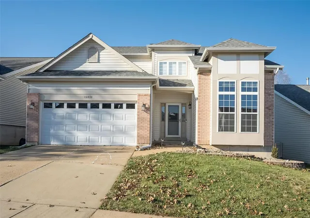 Photo 1 of Single family home for sale at 16870 Hickory Crst Dr, Wildwood, MO 63011 | MLS# 24073187 | Listing updated on 2024-12-17