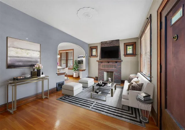 Photo 3 of Sale Pending at 6405 Oleatha Ave, Saint Louis, MO 63139 | MLS# 24073195 | Listing updated on 2024-12-03
