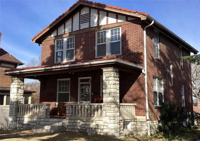 Photo 1 of Single family home for sale at 7143 Forsyth Blvd, Saint Louis, MO 63105 | MLS# 24073252 | Listing updated on 2024-12-18