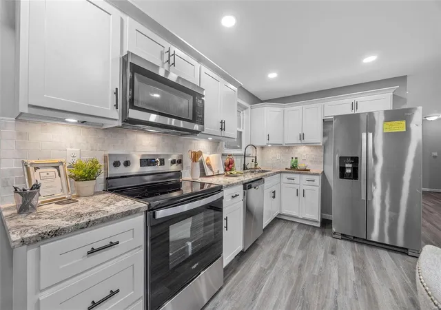 Photo 2 of Single family home for sale at 157 Rue Grand Dr, Lake Saint Louis, MO 63367 | MLS# 24073301 | Listing updated on 2024-12-18