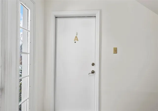 Listing Photo 4 - Condo for sale in building located at 1316 Crossings Ct, Ballwin, MO 63021 - Unit #A
