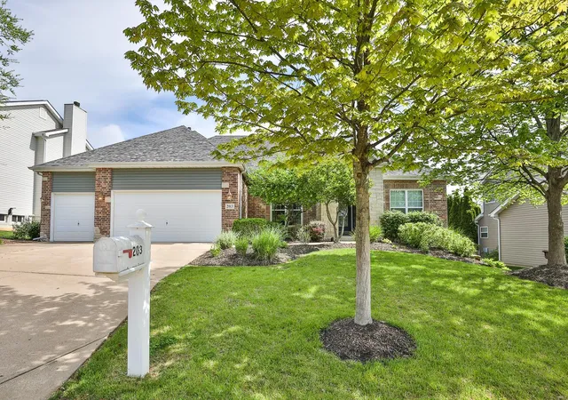 Photo 1 of Single family home for sale at 203 Vista Pointe Ct, Saint Peters, MO 63376 | MLS# 24073378 | Listing updated on 2024-12-31