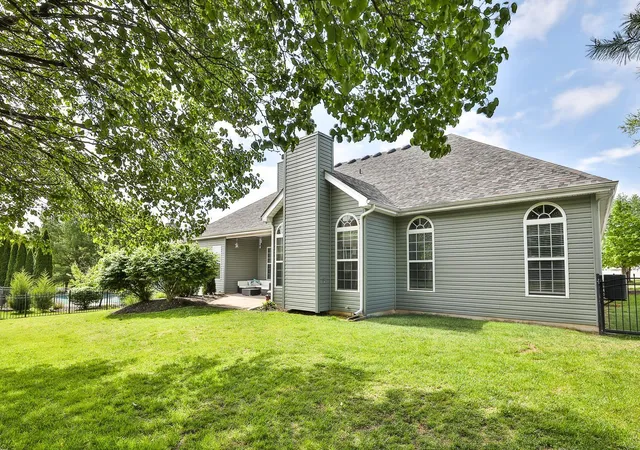 Photo 4 of Single family home for sale at 203 Vista Pointe Ct, Saint Peters, MO 63376 | MLS# 24073378 | Listing updated on 2024-12-31