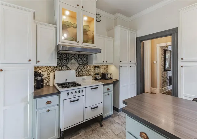 Photo 4 of Single family home for sale at 2116 S Grand Blvd, Saint Louis, MO 63104 | MLS# 24073384 | Listing updated on 2024-12-09