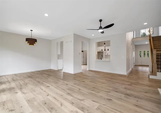 Photo 3 of Single family home for sale at 688 Blfs View Ct, Eureka, MO 63025 | MLS# 24073392 | Listing updated on 2025-03-09
