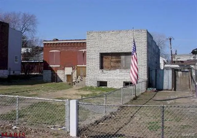 Photo 1 of Sale Pending at 4019 Oregon Ave, Saint Louis, MO 63118 | MLS# 24073456 | Listing updated on 2024-12-12