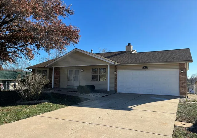 Photo 2 of Sale Pending at 4 Overland Trail Ct, Saint Charles, MO 63304 | MLS# 24073532 | Listing updated on 2024-12-09