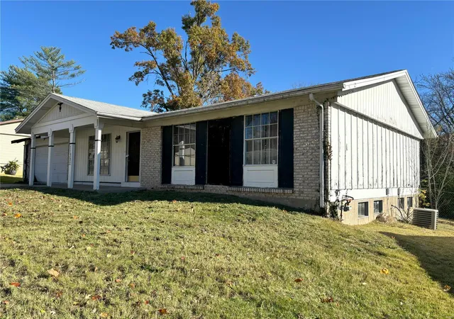 Photo 3 of Sale Pending at 11322 Stonymont Dr, Saint Louis, MO 63136 | MLS# 24073544 | Listing updated on 2024-11-29