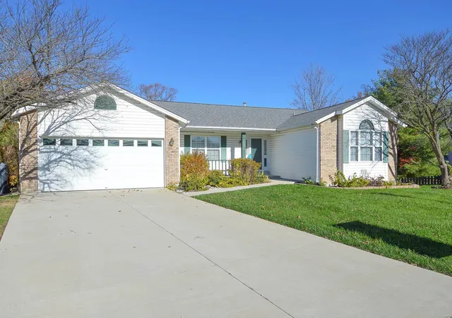 Photo 3 of Sale Pending at 4088 Bristol Bay Ct, Saint Charles, MO 63304 | MLS# 24073564 | Listing updated on 2024-12-18