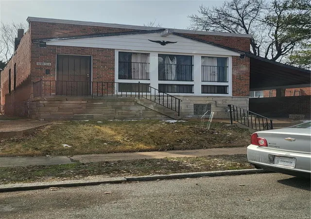 Photo 2 of Sale Pending at 4734 Ashland Ct, Saint Louis, MO 63115 | MLS# 24073599 | Listing updated on 2024-11-28