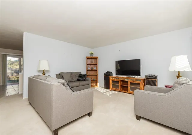 Photo 2 of Sale Pending at 192 Driftwood Ln, Saint Peters, MO 63376 | MLS# 24073628 | Listing updated on 2024-12-10