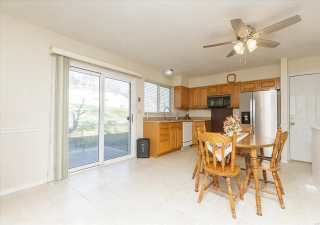 Photo 3 of Sale Pending at 192 Driftwood Ln, Saint Peters, MO 63376 | MLS# 24073628 | Listing updated on 2024-12-10