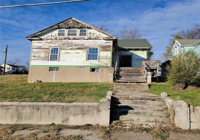 Photo 1 of Single family home for sale at 1716 Grace, Hannibal, MO 63401 | MLS# 24073632 | Listing updated on 2024-12-04