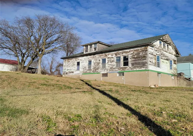 Photo 2 of Single family home for sale at 1716 Grace, Hannibal, MO 63401 | MLS# 24073632 | Listing updated on 2024-12-04