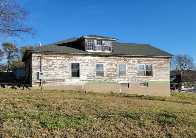 Photo 3 of Single family home for sale at 1716 Grace, Hannibal, MO 63401 | MLS# 24073632 | Listing updated on 2024-12-04