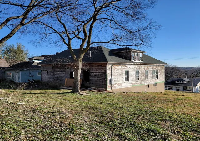 Photo 4 of Single family home for sale at 1716 Grace, Hannibal, MO 63401 | MLS# 24073632 | Listing updated on 2024-12-04