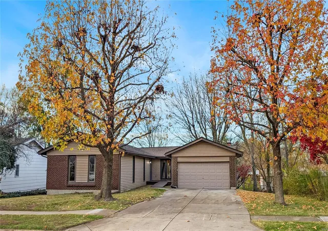 Photo 1 of Sale Pending at 321 Rebecca Dr, Saint Charles, MO 63301 | MLS# 24073742 | Listing updated on 2024-12-01