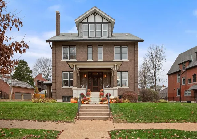 Photo 1 of Sale Pending at 3137 Longfellow Blvd, Saint Louis, MO 63104 | MLS# 24073762 | Listing updated on 2024-12-10