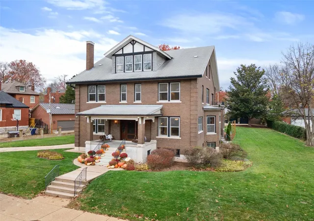 Photo 2 of Sale Pending at 3137 Longfellow Blvd, Saint Louis, MO 63104 | MLS# 24073762 | Listing updated on 2024-12-10