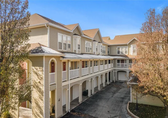 Condo for sale at 2750 Mcknight Xing Ct, Saint Louis, MO 63124 | MLS# 24073801