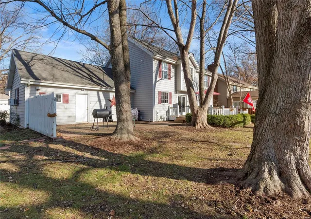 Photo 2 of Sale Pending at 32 Connemara Rd, Saint Peters, MO 63376 | MLS# 24073838 | Listing updated on 2024-12-16